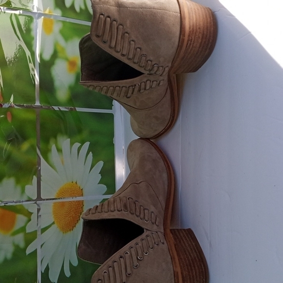 Vince Camuto  Suede Ankle Booties, US 9, Tan, Pre-owned - Picture 9 of 13